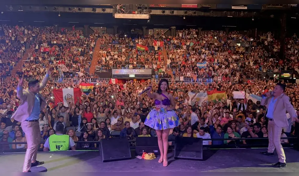 Yarita Lizeth con su público de Luna Park. Foto: Difusión.