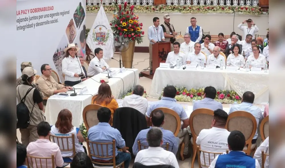 Mandataria se reunió con alcaldes de La Libertad. Foto: La Libertad Mandataria se reunió con alcaldes de La Libertad. Foto: La Libertad