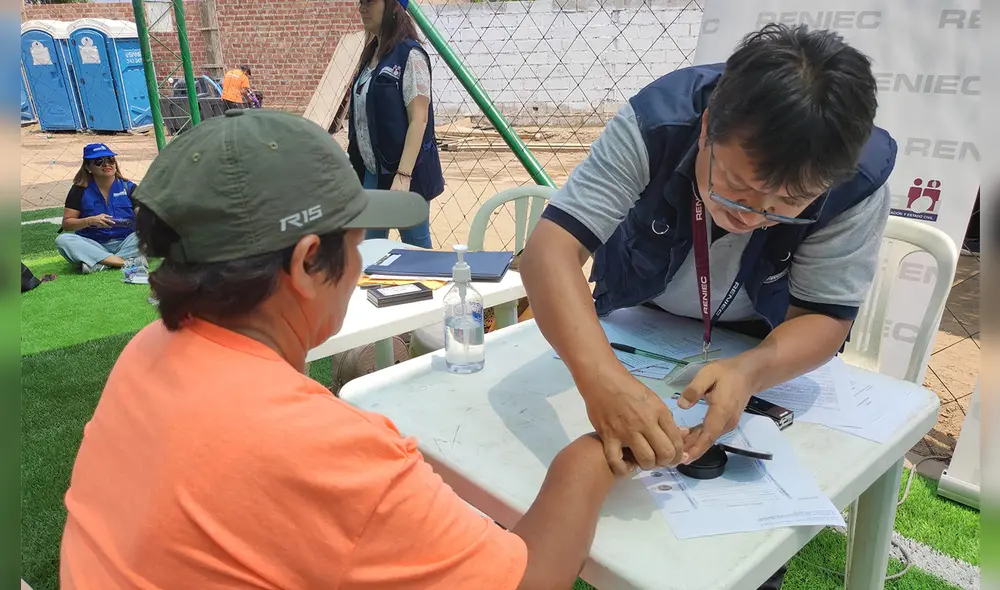 Reniec viene realizando jornadas de documentación gratuita para que personas damnificadas por huaicos e inundaciones recuperen su DNI. Foto: Reniec