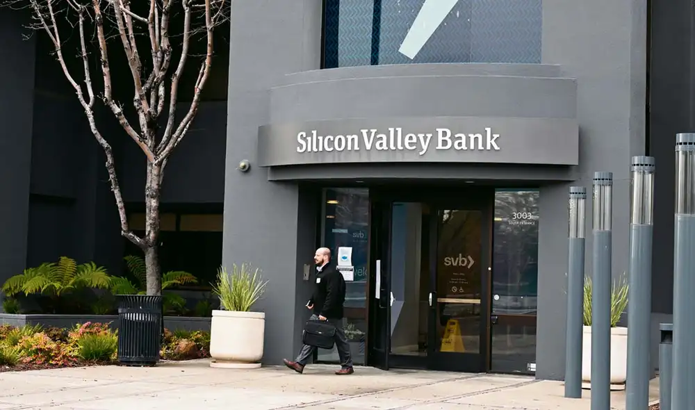 Alcance. El SVB tuvo pérdidas por US$220.000 millones. Foto: AFP