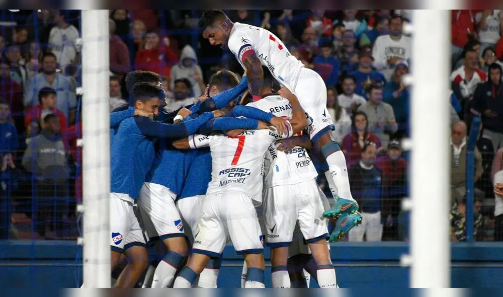 El Bolso podría quedar como líder en la siguiente fecha si vence a Peñarol. Foto: Nacional El Bolso podría quedar como líder en la siguiente fecha si vence a Peñarol. Foto: Nacional