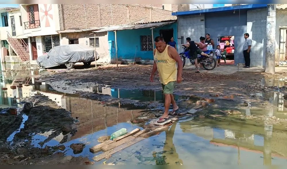 Debido a la presencia de aguas servidas, han aparecido roedores y zancudos, lo que configura un foco altamente infeccioso. Foto: Rosa Quincho / URPI-LR. VIDEO: Rosa Quincho / URPI-LR