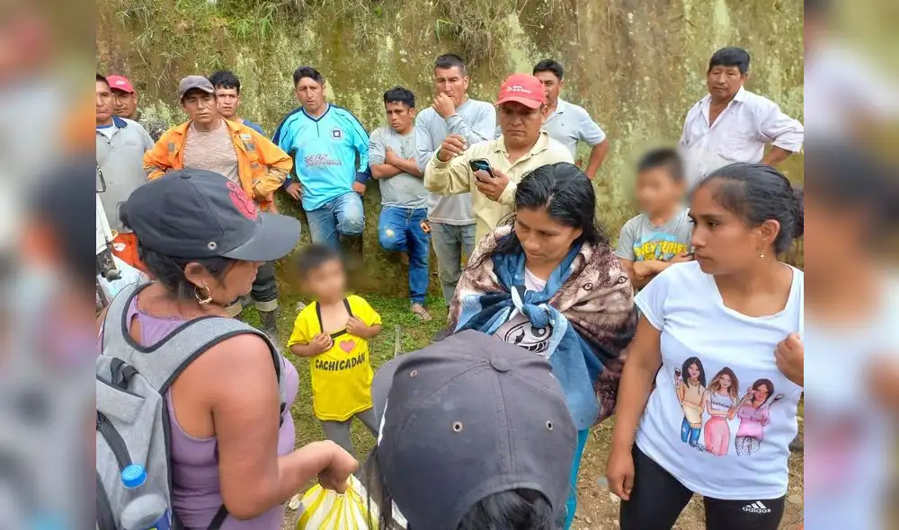 Madres que perdieron a sus bebés a consecuencia de los huaicos reciben ayuda humanitaria. Foto: Luz Aquino