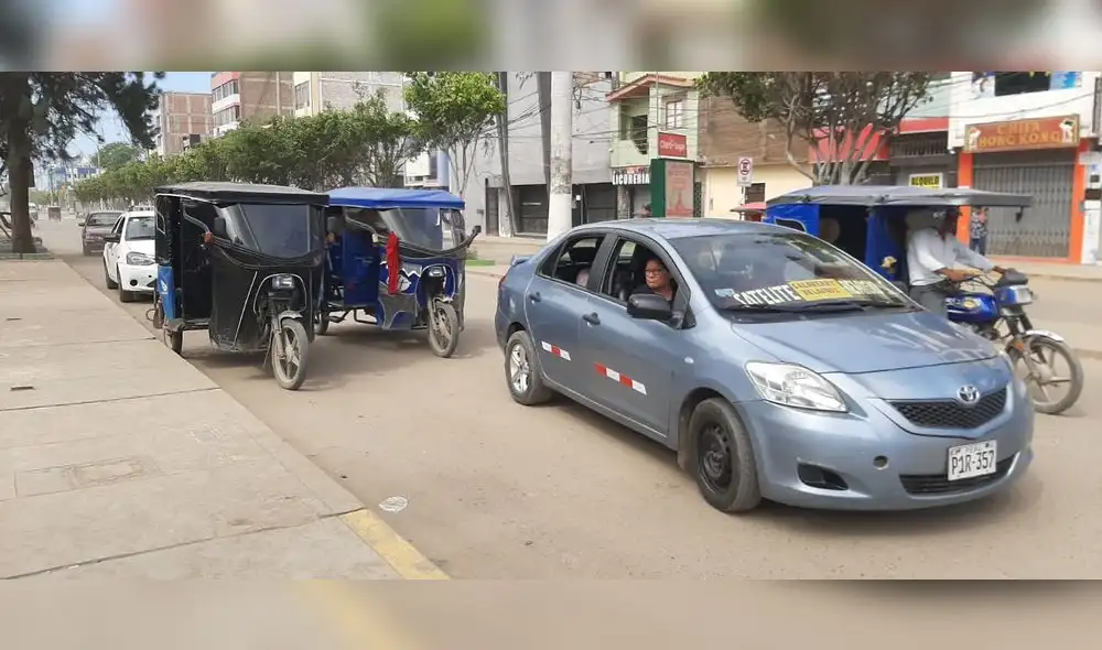 Mototaxis circulan por la avenida Leonardo Ortiz. Foto: La República Mototaxis circulan por la avenida Leonardo Ortiz. Foto: La República