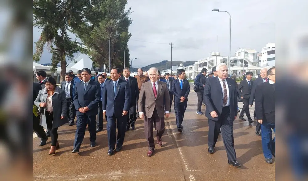 Autoridades y alumnos de la UNA destacaron la presencia y enseñanzas del Alfonso López Chau. Foto: Liubomir Fernández/URPI-LR