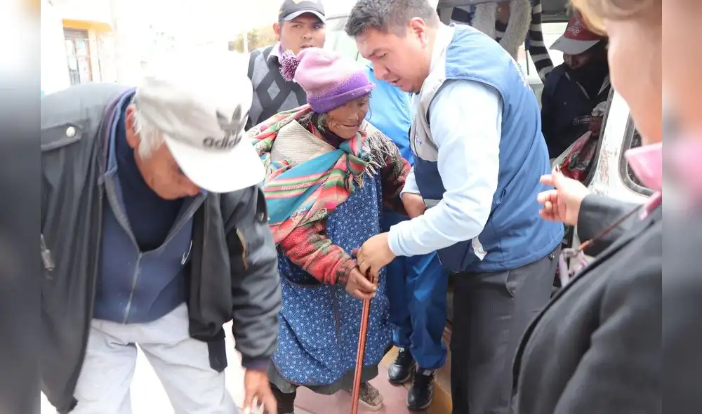 Ancianos se encontraban deambulando por las calles de Juliaca. Foto: Sociedad de Beneficencia San Román
