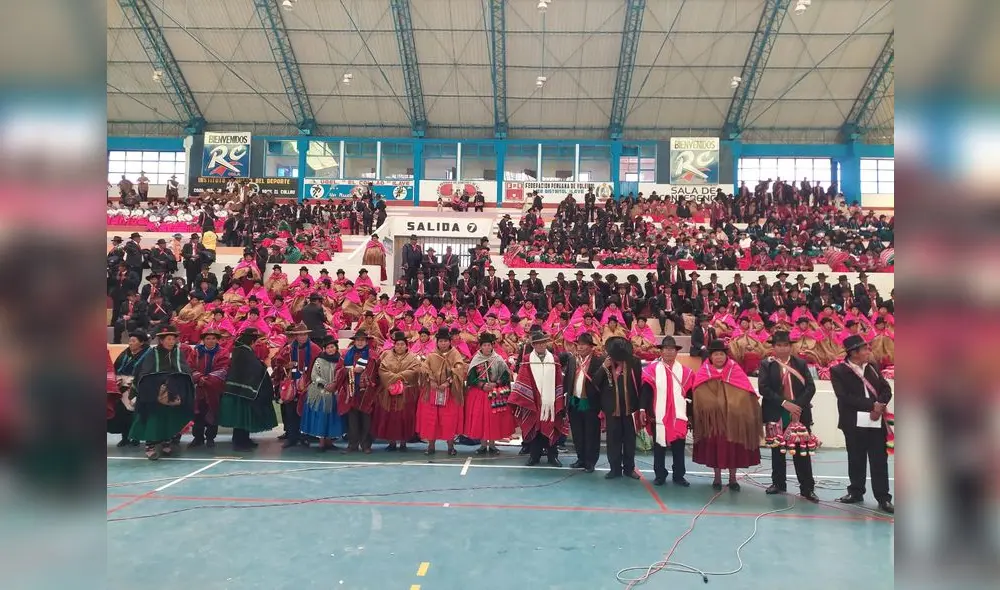 Autoridades de los pueblos quechuas y aimaras sostuvieron debate durante más de cinco horas en Ilave. Foto: Liubomir Fernández / URPI-LR