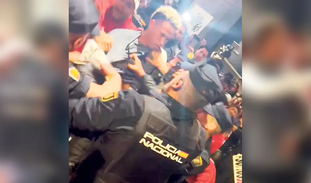 Pruebas. Imágenes de la agresión por parte de la policía española al arquero Pedro Gallese. Foto: difusión Pruebas. Imágenes de la agresión por parte de la policía española al arquero Pedro Gallese. Foto: difusión