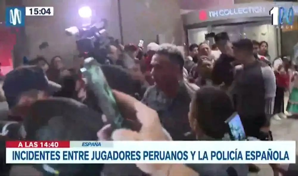 La selección peruana y la policía española protagonizaron una vergonzosa trifulca. Foto: captura Canal N