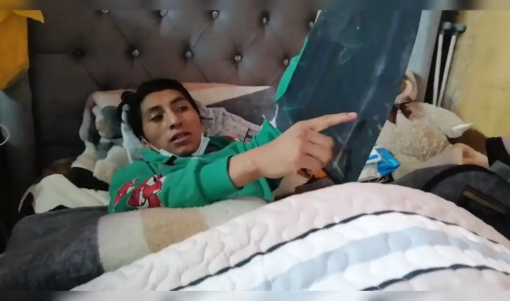 Juan Yuliño Mamani Mamani es atendido por sus hermanos. Foto: captura/ Facebook INFO Juliaca