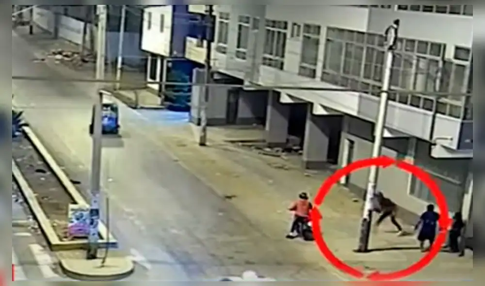 Agentes del Serenazgo del distrito intervinieron a estos delincuentes mientras escapaban del lugar. Foto: Panamericana| Video: Panamericana Agentes del Serenazgo del distrito intervinieron a estos delincuentes mientras escapaban del lugar. Foto: Panamericana| Video: Panamericana