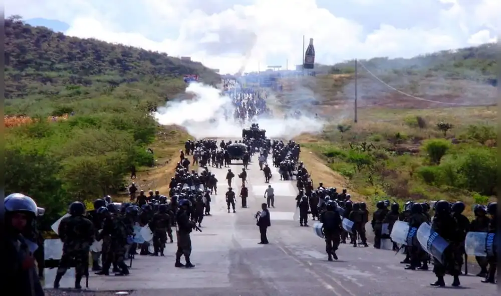 Esta publicación fue elaborada por el exviceministro del Ambiente, José De Echave, la excongresista Rocío Silva-Santisteban y el investigador Raphael Hoetmer. Foto: La República Esta publicación fue elaborada por el exviceministro del Ambiente, José De Echave, la excongresista Rocío Silva-Santisteban y el investigador Raphael Hoetmer. Foto: La República