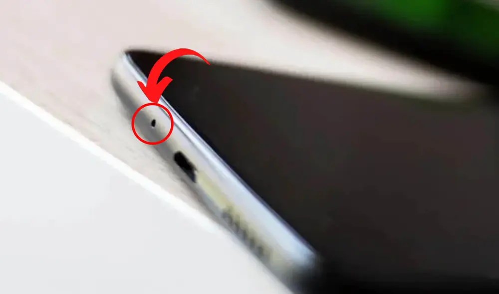 Estos agujeros están presentes en todos los móviles. Foto: Móvil Zona