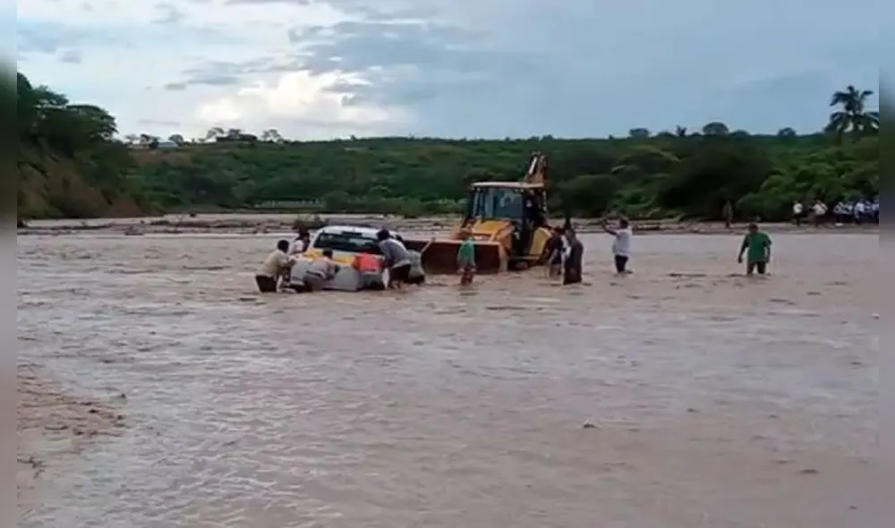 Familias se quedan aisladas tras activación de quebradas. Foto: Diario La Hechicera Familias se quedan aisladas tras activación de quebradas. Foto: Diario La Hechicera