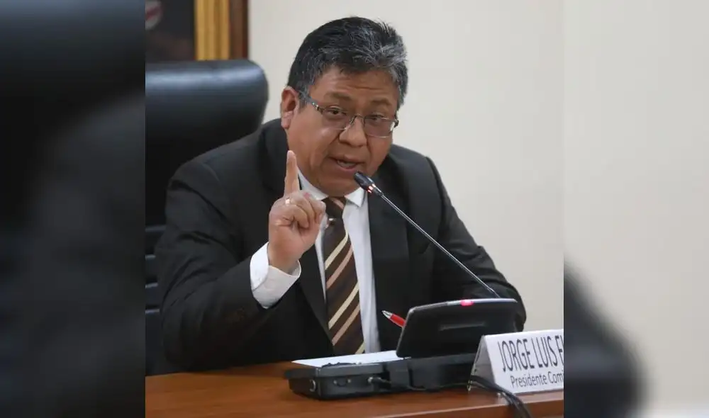 José Williams, presidente del Congreso, anuncia que el parlamentario Flores Ancachi fue llevado a una clínica por descompensación. Foto: La República