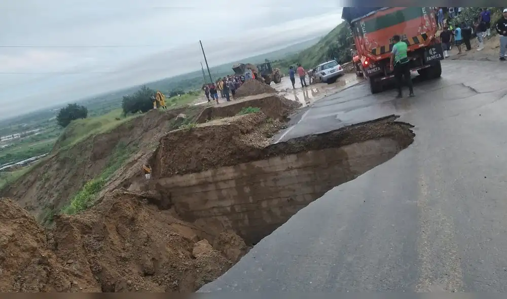 Lluvias que vienen cayendo en la región del norte han causado derrumbe y restringen el tránsito en las carreteras. Foto: cortesía Lluvias que vienen cayendo en la región del norte han causado derrumbe y restringen el tránsito en las carreteras. Foto: cortesía