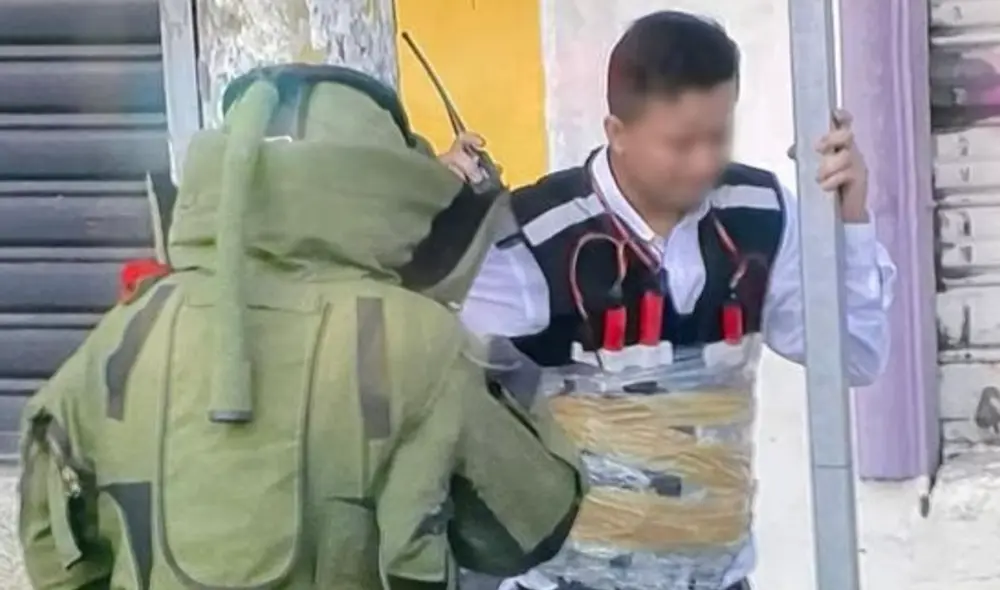 Hasta el momento se desconoce quién le colocó la supuesta bomba al hombre. Foto: Twitter/@PoliciaEcuador