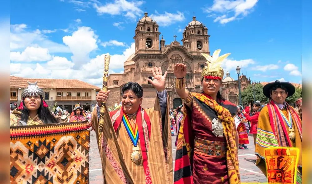 David Ancca Cuyo, interpretará al kuraka en el Sara Raymi 2023. A su lado el alcalde, Juvenal Humpire Puma. Foto: Difusión.