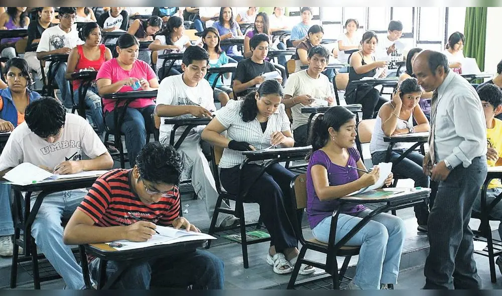 Retroceso. Estudiantes de pregrado ya no están obligados a realizar un trabajo de investigación. Ahora, basta conocer una lengua extranjera o una nativa. Foto: Andina