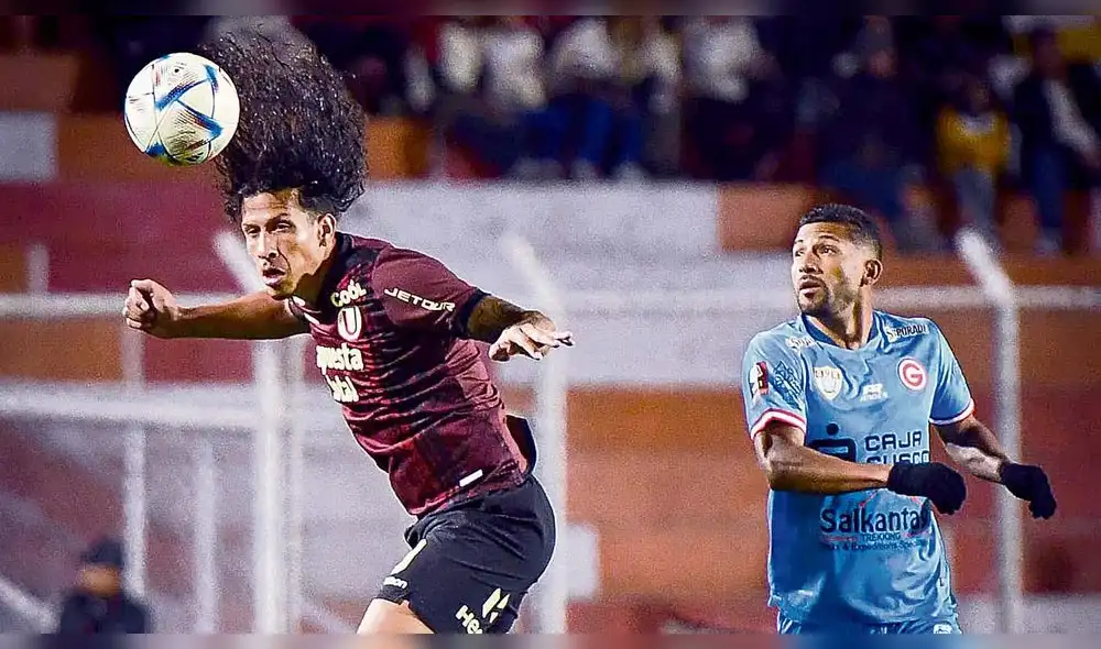 Luchado. Riveros luchó más de un balón en el área crema. El partido tuvo por momentos pierna fuerte de ambos lados. Foto: difusión Luchado. Riveros luchó más de un balón en el área crema. El partido tuvo por momentos pierna fuerte de ambos lados. Foto: difusión