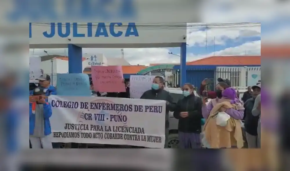 Plantón. Colegas y familiares llegaron hasta las instalaciones de EsSalud para exigir la máxima condena contra culpables. Foto: Captura de video/La República.