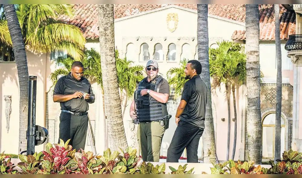 Seguridad. Vigilancia reforzada con agentes del servicio secreto en la casa de Donald Trump. Foto: AFP Seguridad. Vigilancia reforzada con agentes del servicio secreto en la casa de Donald Trump. Foto: AFP