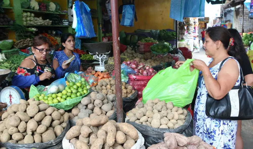 Según INEI, el resultado mensual estuvo influido principalmente por aumento de precios en educación, alimentos, restaurantes y hoteles. Foto: Andina Según INEI, el resultado mensual estuvo influido principalmente por aumento de precios en educación, alimentos, restaurantes y hoteles. Foto: Andina