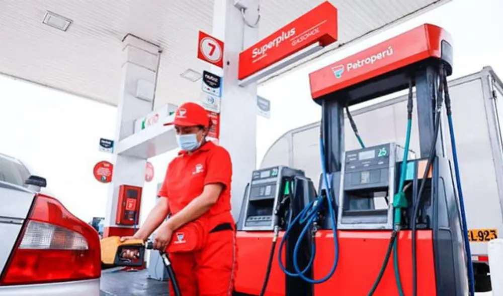 Precios de referencia del gasohol y la gasolina premium que llegaron a S/9,99 y S/9,96 por galón. Foto: Andina Precios de referencia del gasohol y la gasolina premium que llegaron a S/9,99 y S/9,96 por galón. Foto: Andina