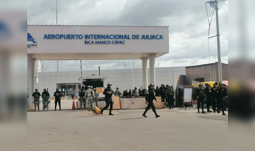 Mujer fue evacuada debido a que mejoró su estado de salud. Foto: Kleber Sánchez/La República