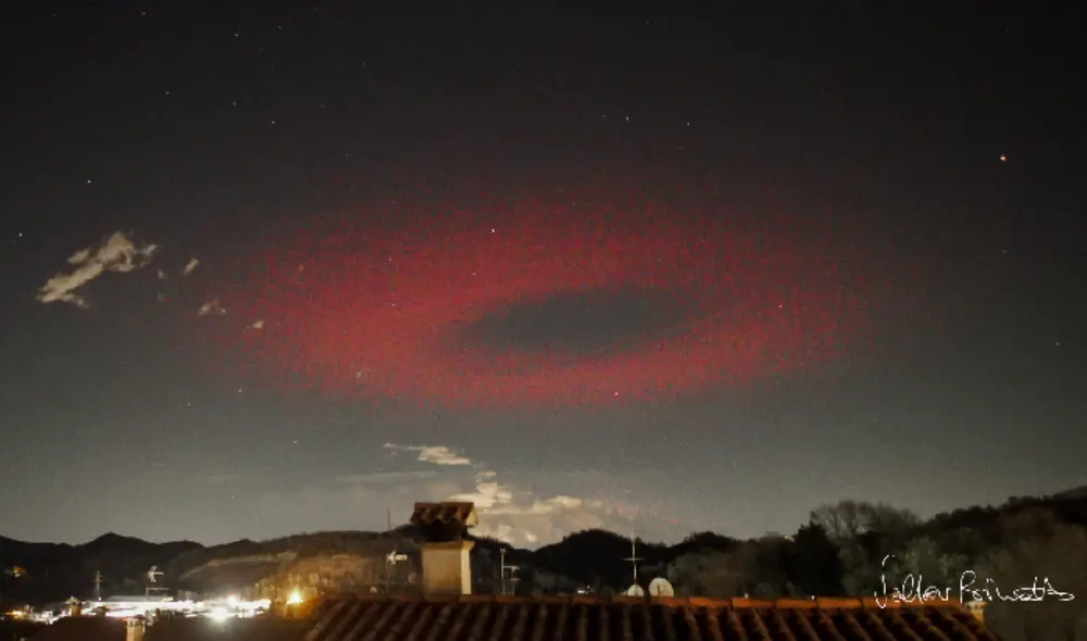 Un fotógrafo logró captar el misterioso 'anillo rojo' que apareció sobre Italia el 27 de marzo. Foto: Valter Binotto