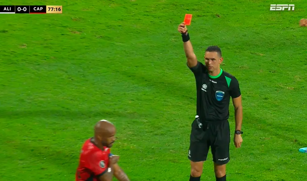 Heleno es el capitán de Paranaense. Foto: captura de ESPN Heleno es el capitán de Paranaense. Foto: captura de ESPN