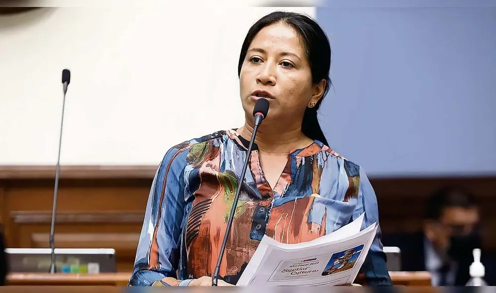 Crisis. Situación legal de Rosio Torres se ha complicado por recortar sueldo a trabajadores. Foto: difusión