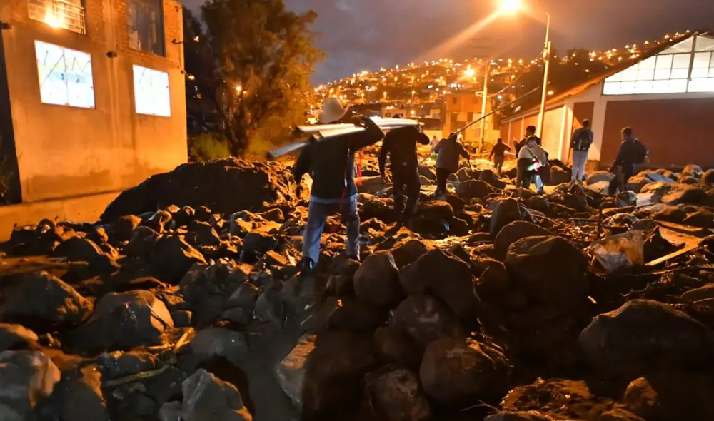 Pozo Negro. Huaico se desbordó en viviendas asentadas en zonas de alto riesgo. Desde la mañana se hizo la advertencia. Foto: Diego Ramos/ cortesía Pozo Negro. Huaico se desbordó en viviendas asentadas en zonas de alto riesgo. Desde la mañana se hizo la advertencia. Foto: Diego Ramos/ cortesía