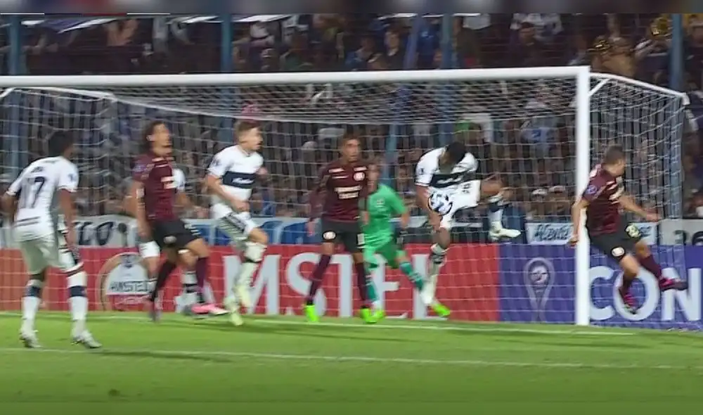 Universitario visita a Gimnasia La Plata por la fecha 1 de la Copa Sudamericana 2023. Foto: captura de ESPN Universitario visita a Gimnasia La Plata por la fecha 1 de la Copa Sudamericana 2023. Foto: captura de ESPN