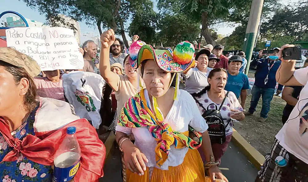 En las calles. Los manifestantes volvieron a insistir en la dimisión de Boluarte. Señalaron su gobierno como dictadura. Foto: Paolo Zegarra-URPI/ La República En las calles. Los manifestantes volvieron a insistir en la dimisión de Boluarte. Señalaron su gobierno como dictadura. Foto: Paolo Zegarra-URPI/ La República