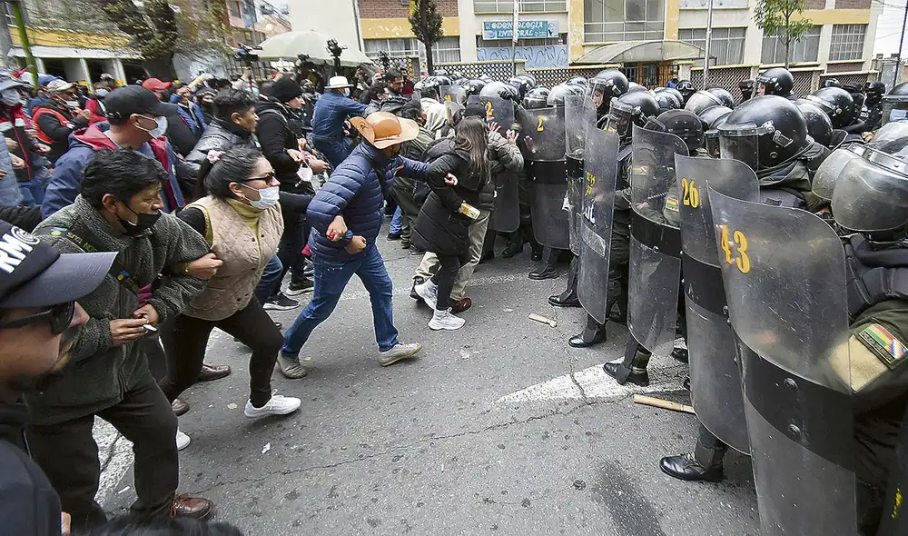 "Mi plata no se toca, carajo”. Fue el grito coreado por los manifestantes en todo el país. Foto: EFE "Mi plata no se toca, carajo”. Fue el grito coreado por los manifestantes en todo el país. Foto: EFE