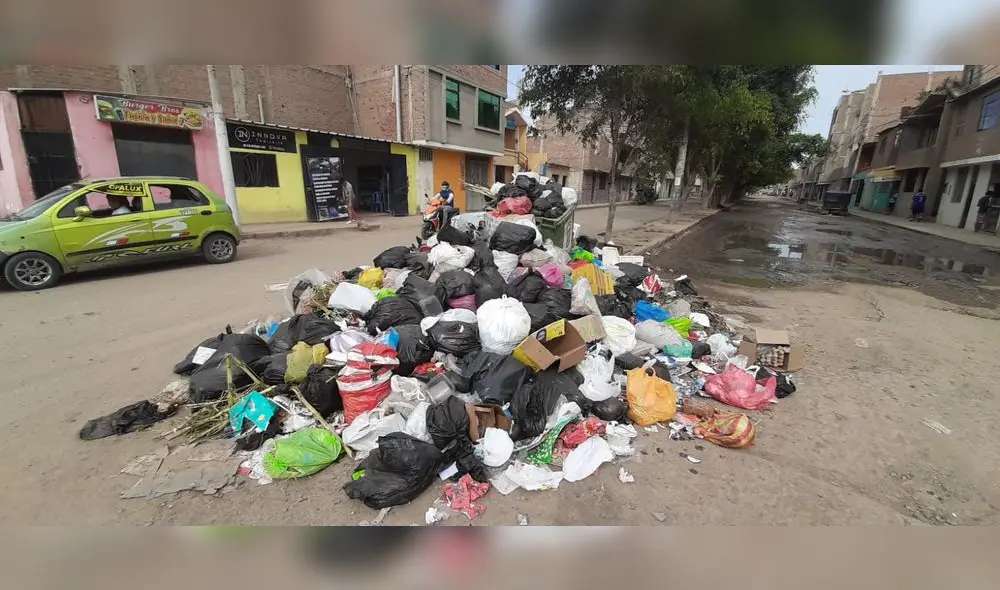 También se exige a pobladores a mejorar la evacuación de desperdicios para evitar mayor acumulación en las calles. Foto: Carlos Vásquez / La República