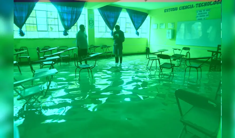 Trabajadores, padres de familia y estudiantes claman ayuda para el instituto de Chongoyape que se inundó. Foto: Clinton Medina/La República Trabajadores, padres de familia y estudiantes claman ayuda para el instituto de Chongoyape que se inundó. Foto: Clinton Medina/La República