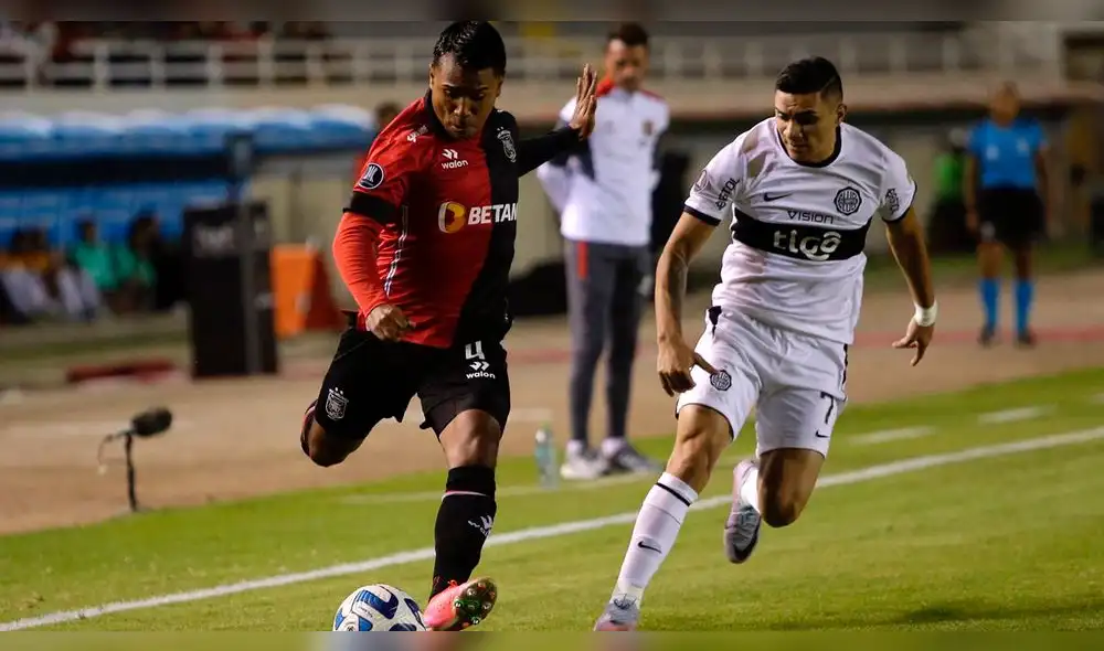 El rojinegro debutó en la Copa Libertadores frente al Decano en la UNSA. Foto: Rodrigo Talavera/La República