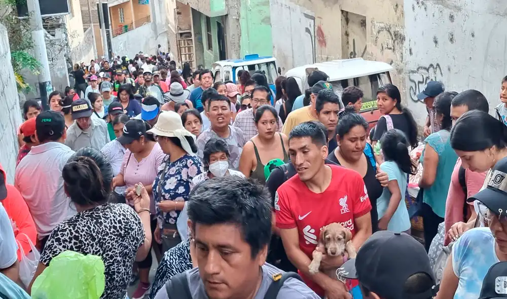Muchos acuden con sus hijos, mascotas y parientes a realizar dicho recorrido. Foto y video: Vanessa Sandoval/La República Muchos acuden con sus hijos, mascotas y parientes a realizar dicho recorrido. Foto y video: Vanessa Sandoval/La República