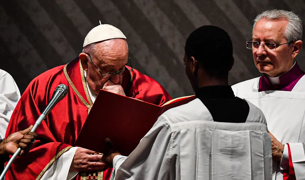 El papa seguirá el vía crucis de esta noche desde su residencia en el Vaticano. Foto: AFP