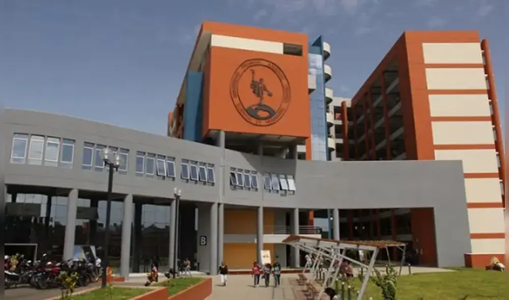 Según los estudiantes, anteriormente en un aula se ubicaban 40 a 50 estudiantes, ahora solo han contemplado a 20. Foto: Infomercado Según los estudiantes, anteriormente en un aula se ubicaban 40 a 50 estudiantes, ahora solo han contemplado a 20. Foto: Infomercado