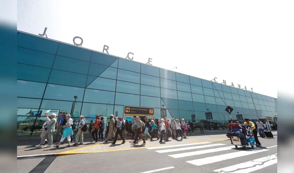 En el año 2022 se llegó a 53,2 millones de arribo de turistas nacionales y extranjeros.  Foto: Andina