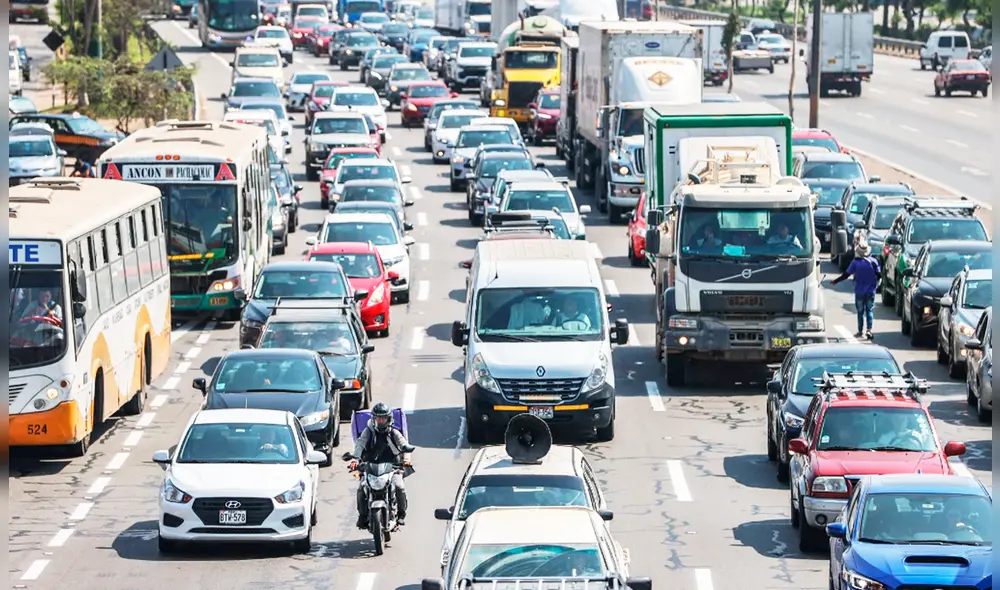 La Policía solicitó a los conductores no manejar en estado de ebriedad y no usar las vías alternas.  Foto: Andina