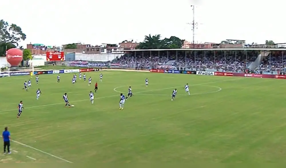 Bryan Reyna estaba habilitado al momento del pase. Foto: captura de Liga 1 Max | Video: Liga 1 Max
