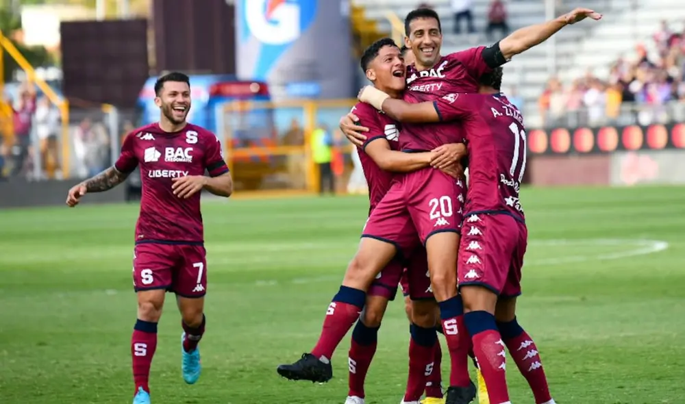 Saprissa es líder de la Liga Promerica con 39 puntos. Foto: composición GLR Saprissa es líder de la Liga Promerica con 39 puntos. Foto: composición GLR