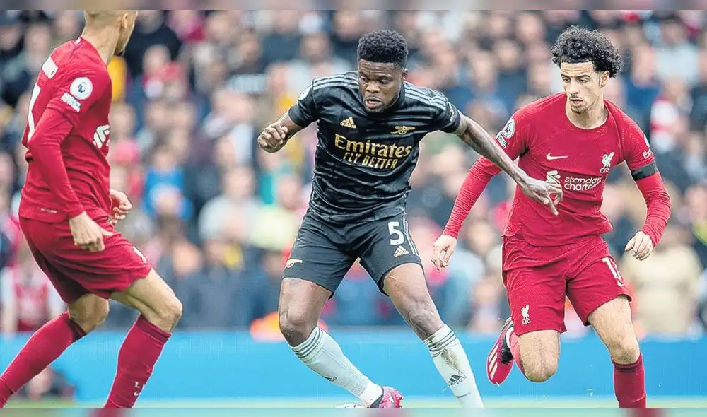 Cuenta regresiva. Al Arsenal le quedan ocho jornadas para culminar la Premier League. Foto: EFE