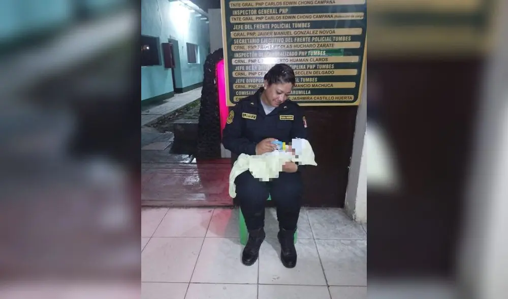 La recién nacida fue alimentada en la Comisaría de Zarumilla. Foto: PNP La recién nacida fue alimentada en la Comisaría de Zarumilla. Foto: PNP