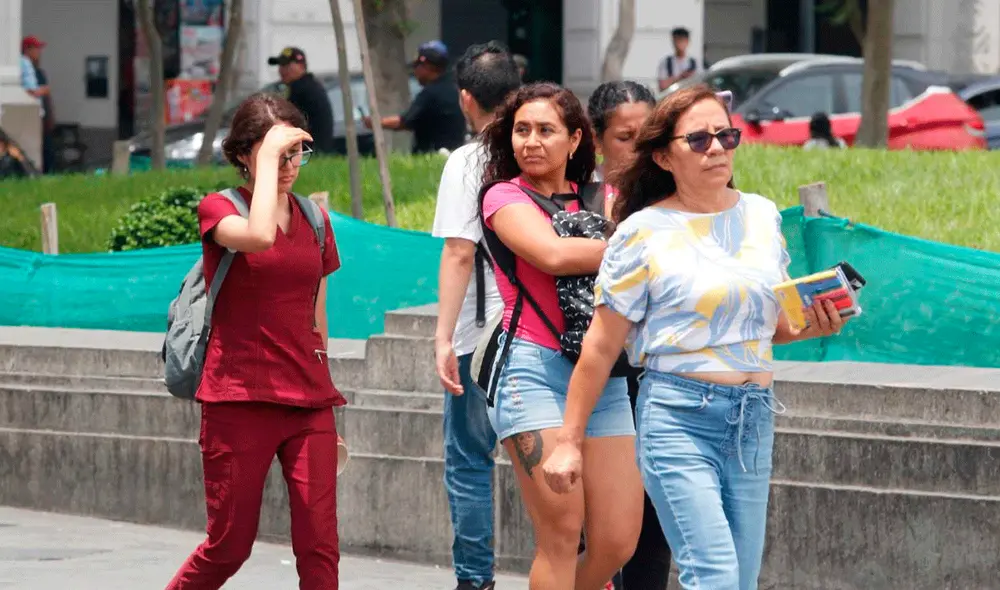 Habitantes de Lima experimentaron un ligero descenso de temperatura en medio de la ola de calor. Foto: Gerardo Marín/La República