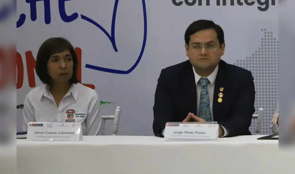 Emplazan. Cubas  y Pérez han recibido opiniones a favor y en contra en plena emergencia.  Foto: La República